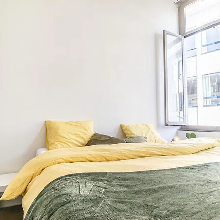 Lovely Rooms With View At Vibrant Ghent, Breezy Balcony Exterior photo