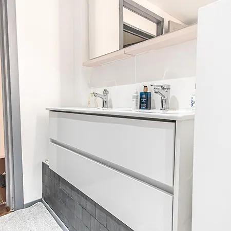 Lovely Rooms With View At Vibrant Ghent, Breezy Balcony Exterior photo