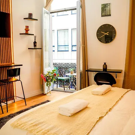 Lovely Rooms With View At Vibrant Ghent, Breezy Balcony Exterior photo