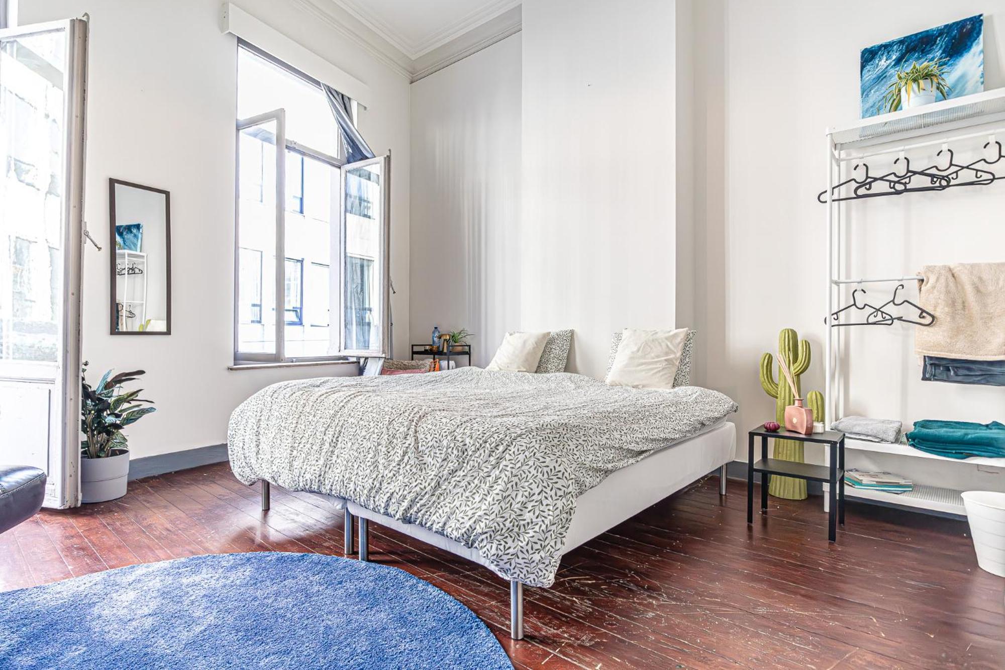 Apartment Lovely With View At Vibrant Ghent, Breezy Balcony