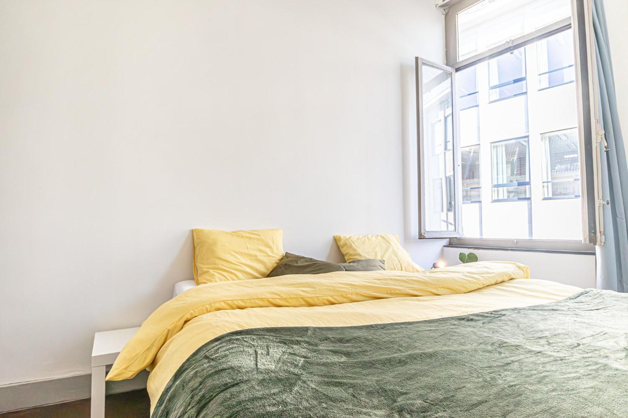 Lovely With View At Vibrant Ghent, Breezy Balcony Apartment *