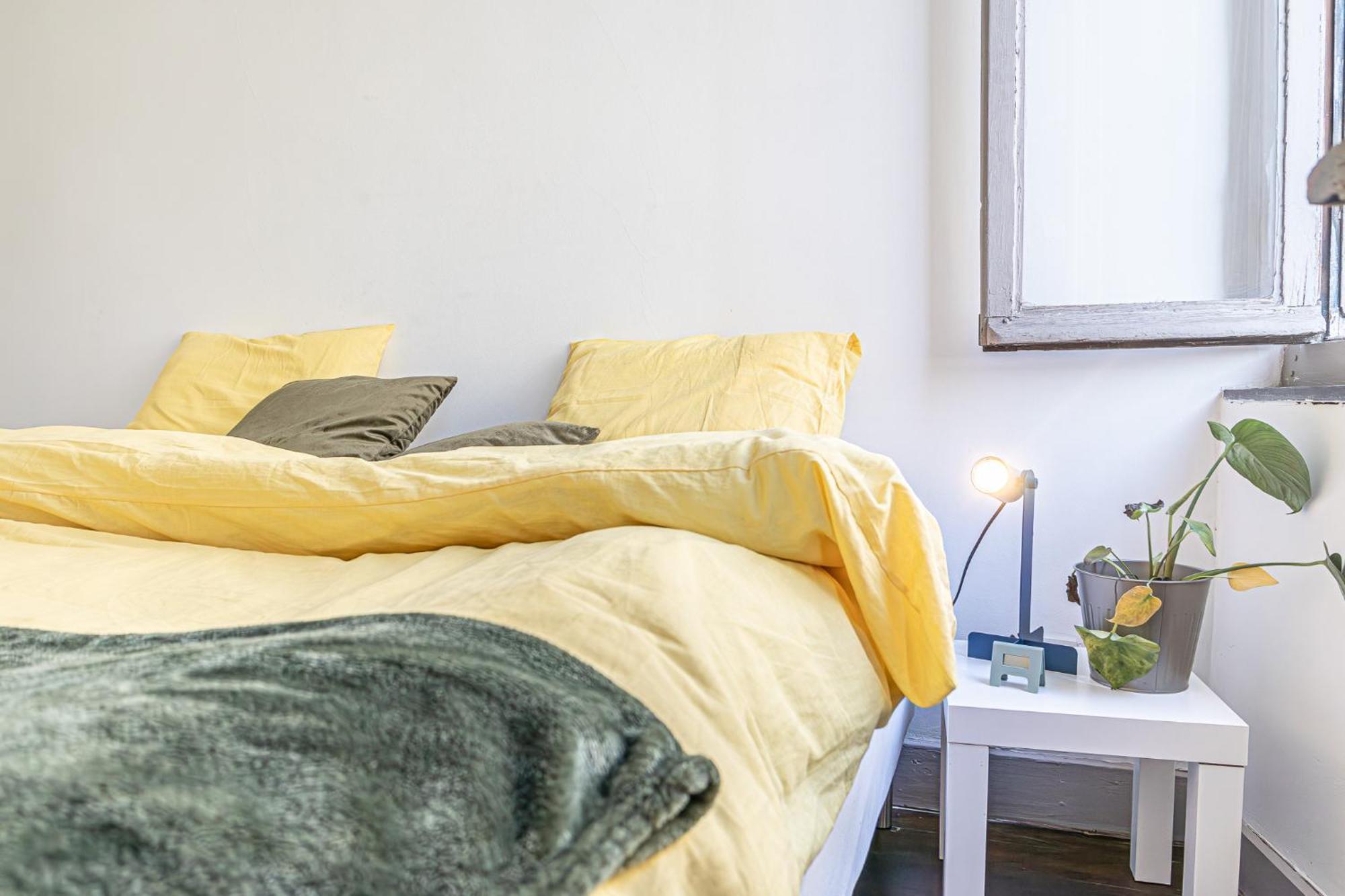 Lovely With View At Vibrant Ghent, Breezy Balcony Apartment Ghent