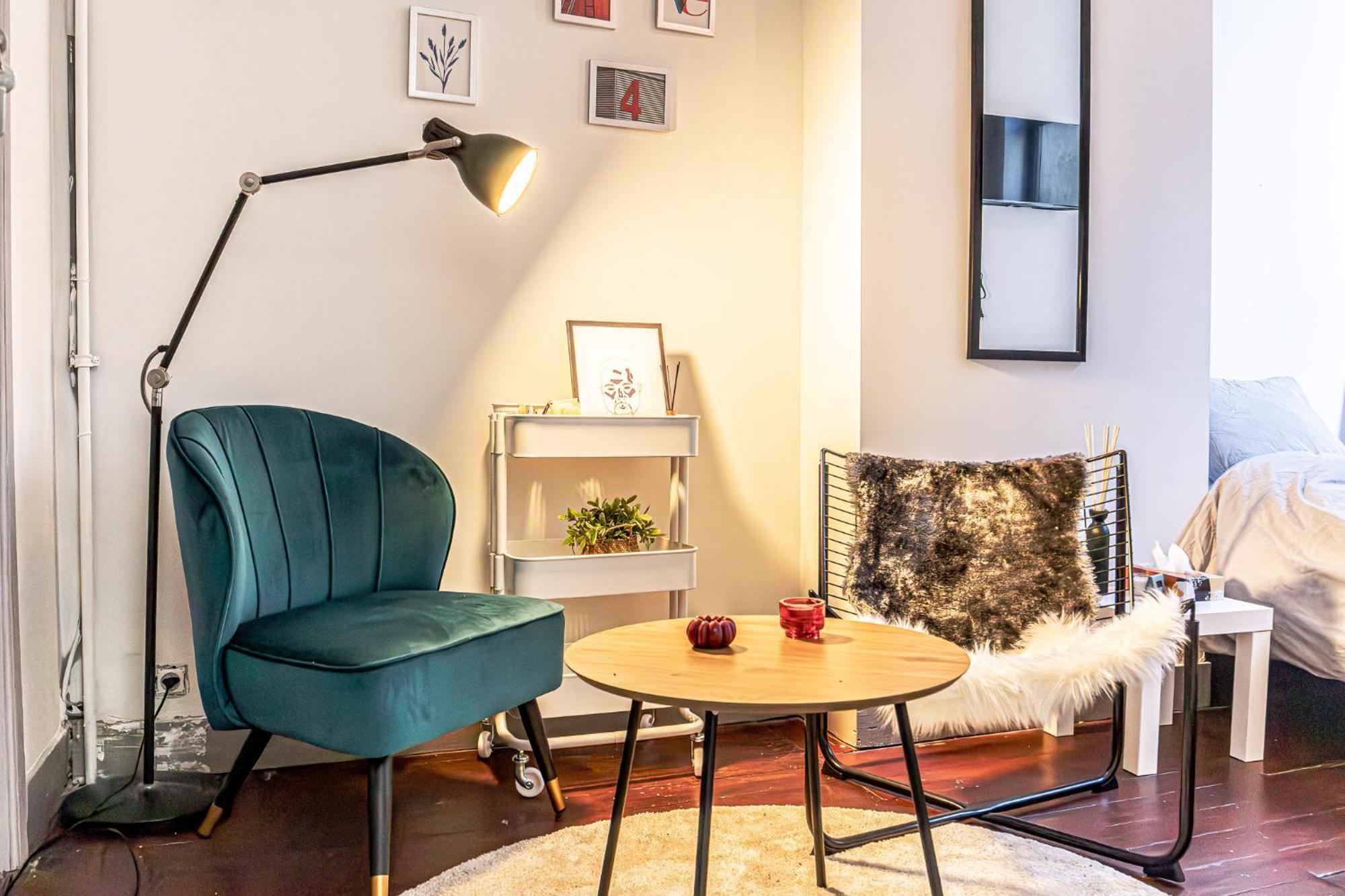 Lovely With View At Vibrant Ghent, Breezy Balcony Apartment